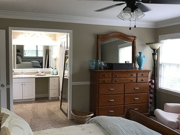 4th image of 1211 Lake Dr