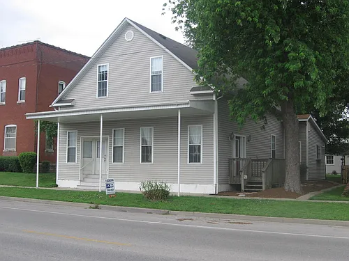 204 E Hanover St Photo 1