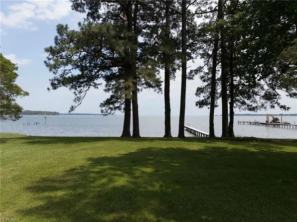 8377 Ray Brown Jr Ln, Gloucester, VA 23061