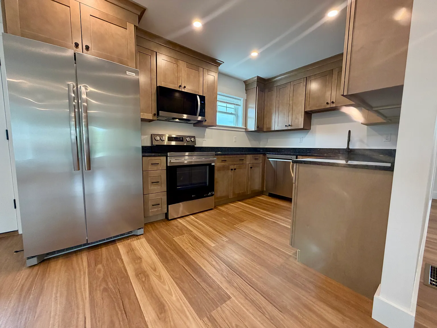 5 bed, 1800 sqft, $4,995 — Photo 1