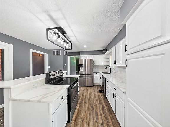 3rd image of 1204 Orchard Dr