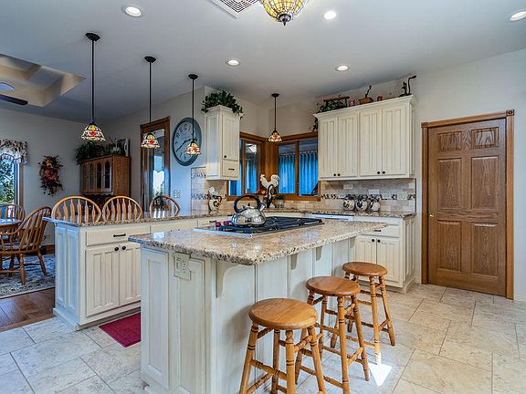 5th image of 22 Rock Haven Ct