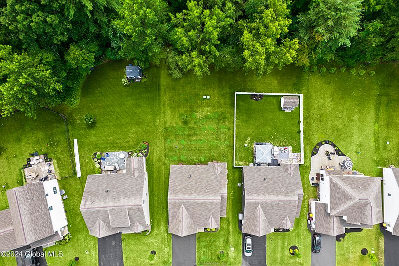 4th image of 120 Lakepointe Way