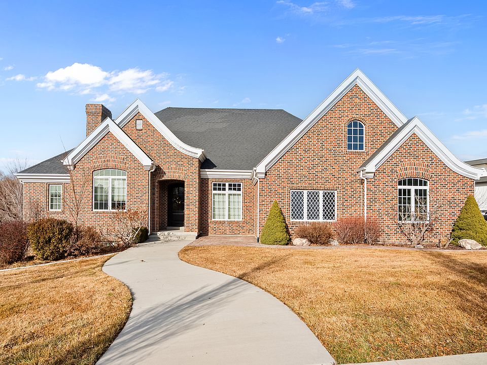 Beautiful walkout basement for rent.