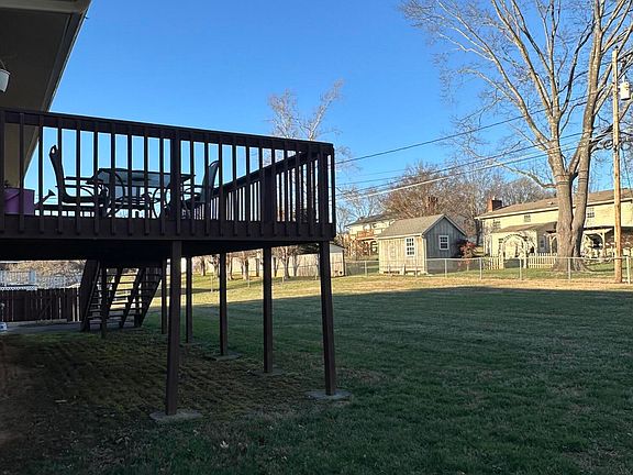 3rd image of 7712 Castlecomb Rd