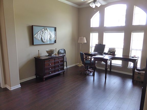 3rd image of 218 Winnsboro Way