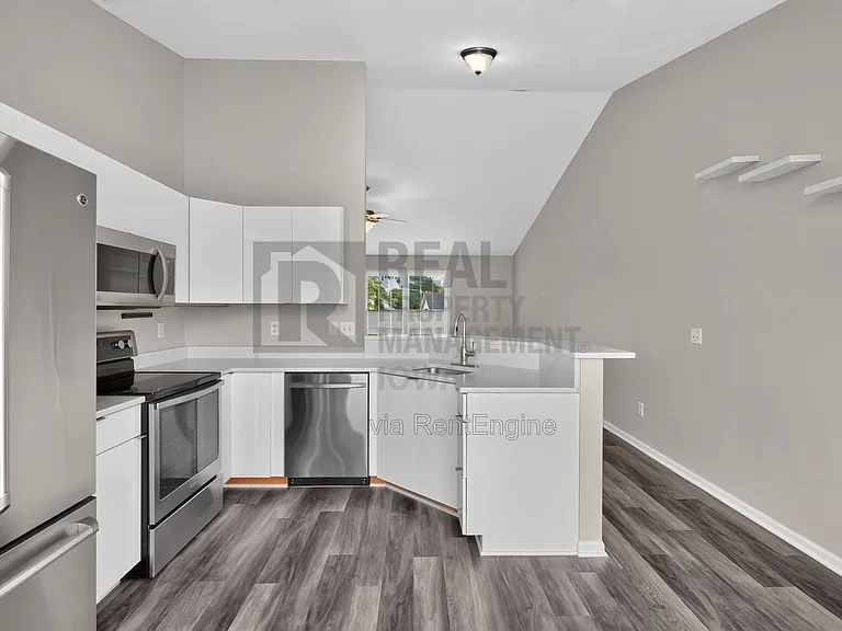 1229 E 18th St — Photo 12