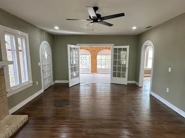 1501 N Jackson St, Palestine, TX 75803