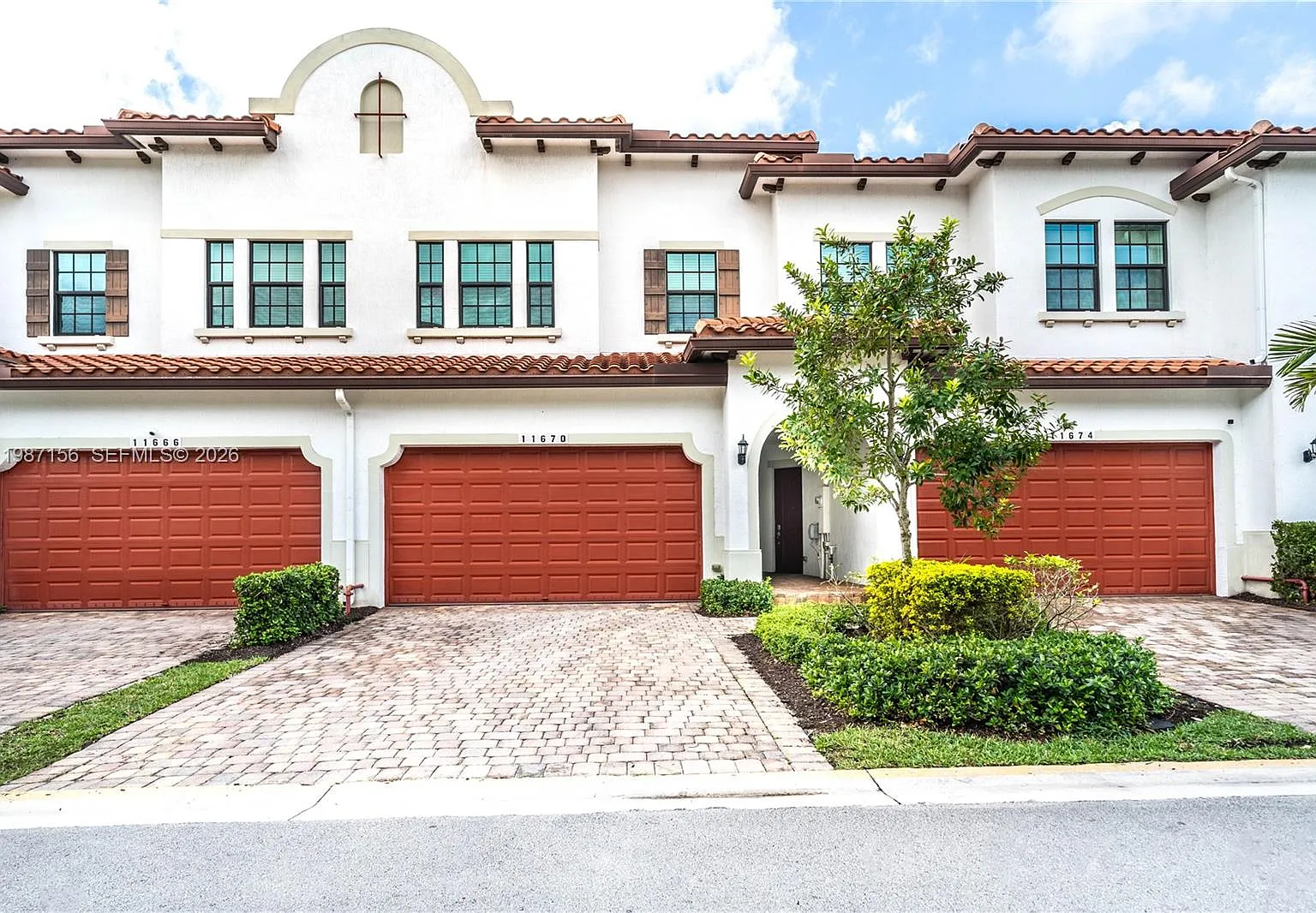 Pembroke Lakes South — Photo 1