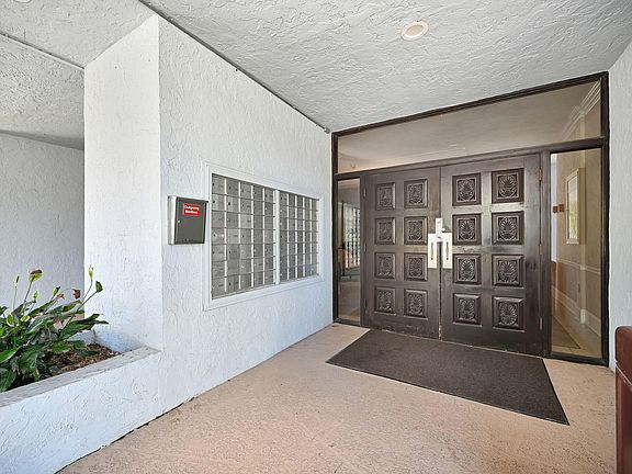 4th image of 500 Executive Center Drive #3i