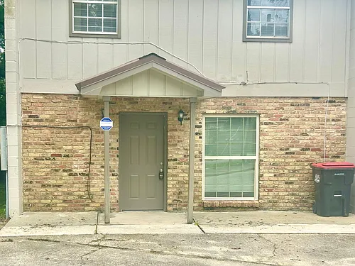 215 Peggy St Photo 1