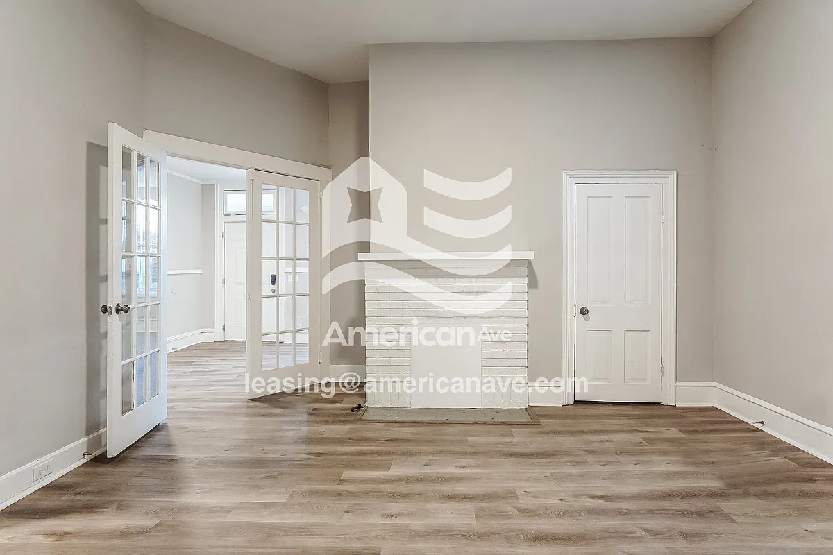 666086_002_living_room_14179731.jpg - 37 Linden St