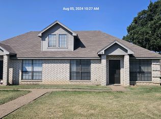 106 Henson Ct, Weatherford, TX 76086