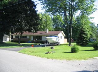 3927 S Hartford Dr, Saginaw, MI 48603