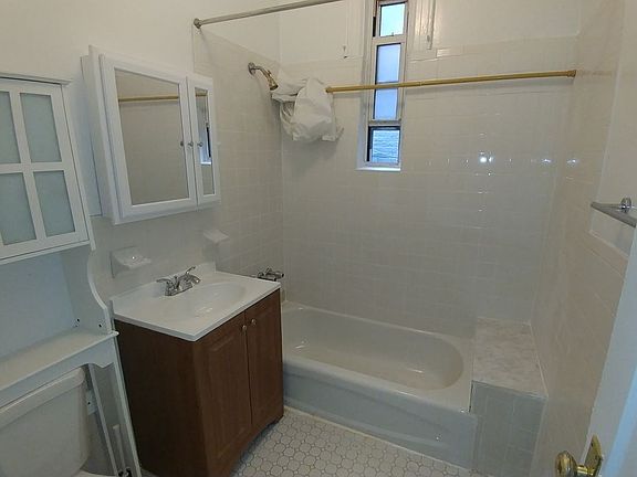 5th image of 2907 Ditmars Blvd #2