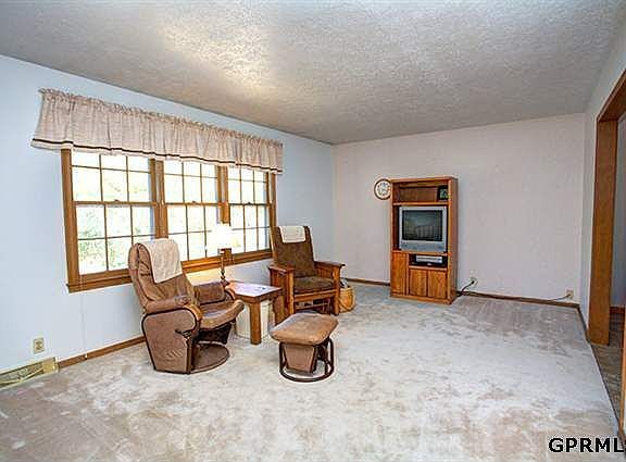 4th image of 8725 Charles St