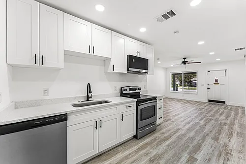 134 SW 14th Ave #A Photo 1 134 SW 14th Ave #A Photo 1