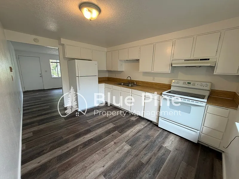 411 Gladstone St — Photo 4