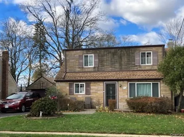 878 County Line Road, Amityville, NY 11701