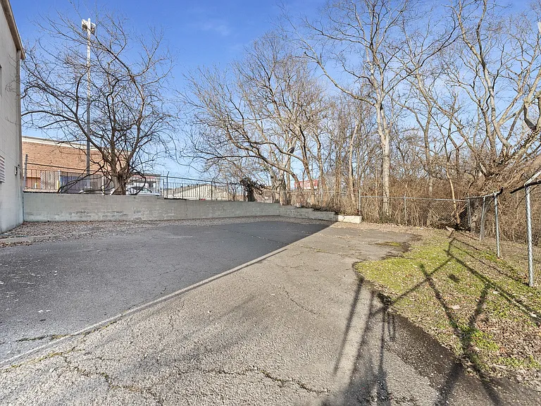 306 Orlando Ave — Photo 22