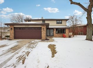 922 Dearborn Cir, Carol Stream, IL 60188