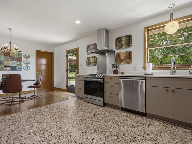 5028 Danby Dr — Photo 9