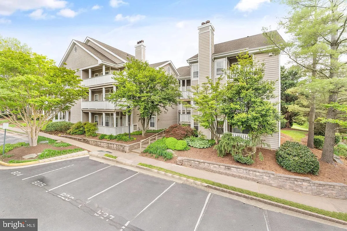 Building Photo - 14309 Climbing Rose Way #304