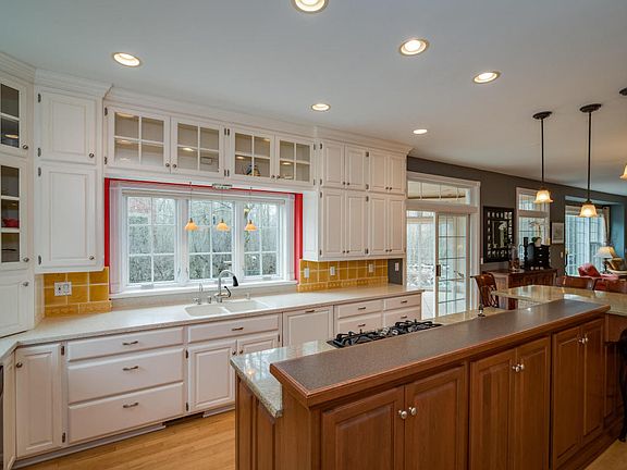 4th image of 3127 W Woodfield Dr