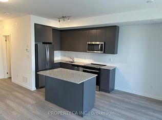14 Lytham Green Cir #7, Newmarket, ON L3Y 0E1
