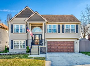 385 Princeton Dr, South Lyon, MI 48178