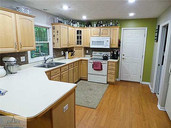 4th image of 4110 Tall Oaks Dr