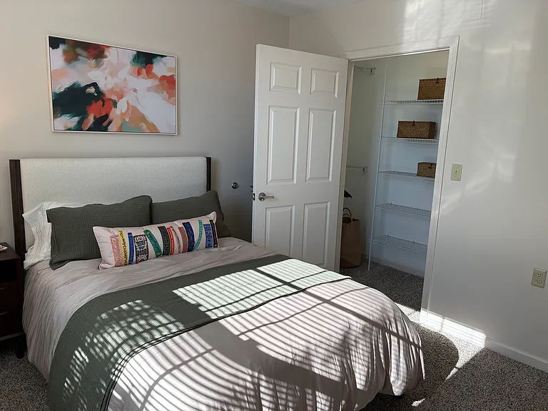Crestmount Square Senior Apartments — Photo 9