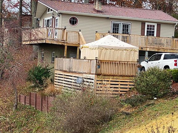 3rd image of 1802 S Hills Dr