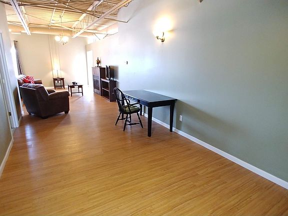 2nd image of 621 Ohio St APT A