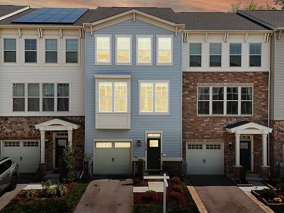 3rd image of 1018 Edenberry Way