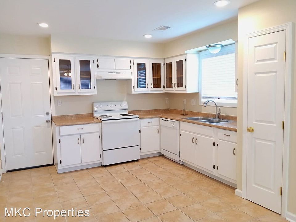 1st image of 9413-15 Stroelitz St