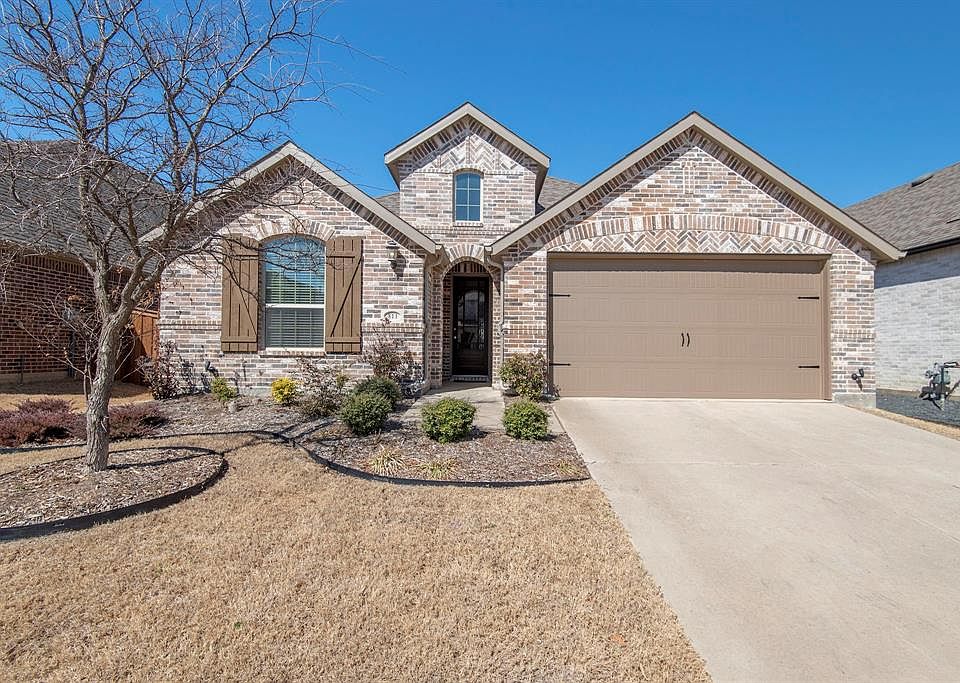 1st image of 811 Westerkirk Dr