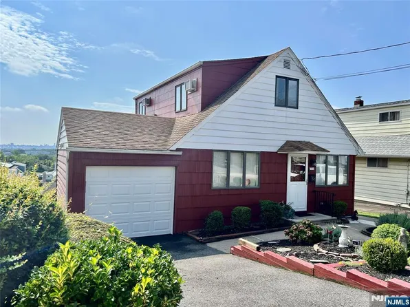 729 7th St, Carlstadt, NJ 07072