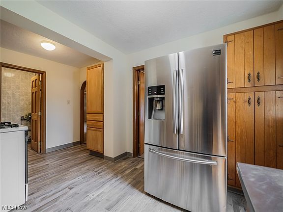 3rd image of 168 Norman Ave