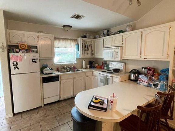 4th image of 110B Willow Branch Dr
