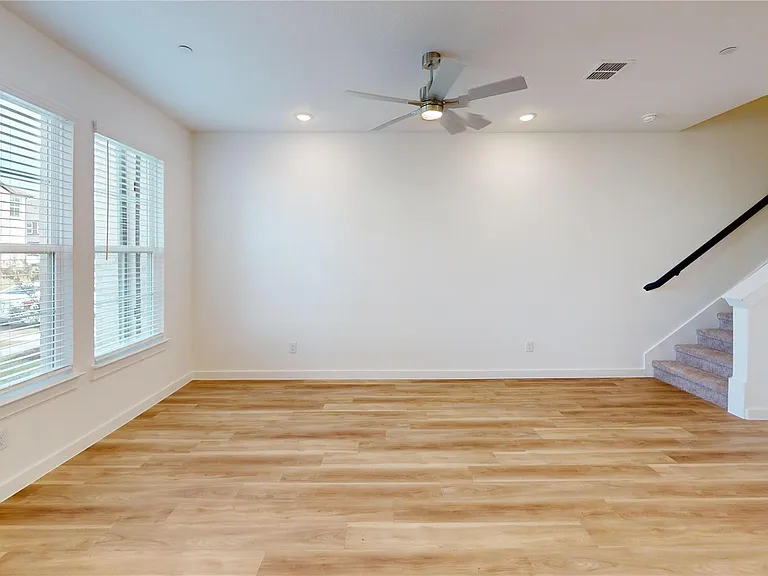 2916 Elle Dr — Photo 40