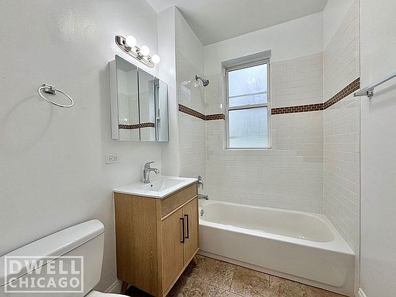 5th image of 3426 W Parker Ave