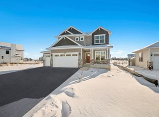 2942 Trinity Dr, Shakopee, MN 55379