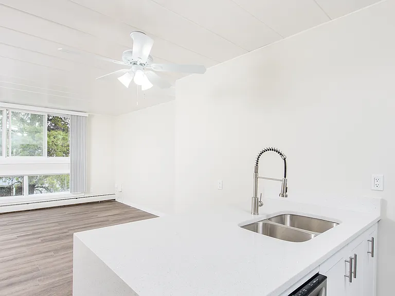 28 Garden Cres — Photo 15