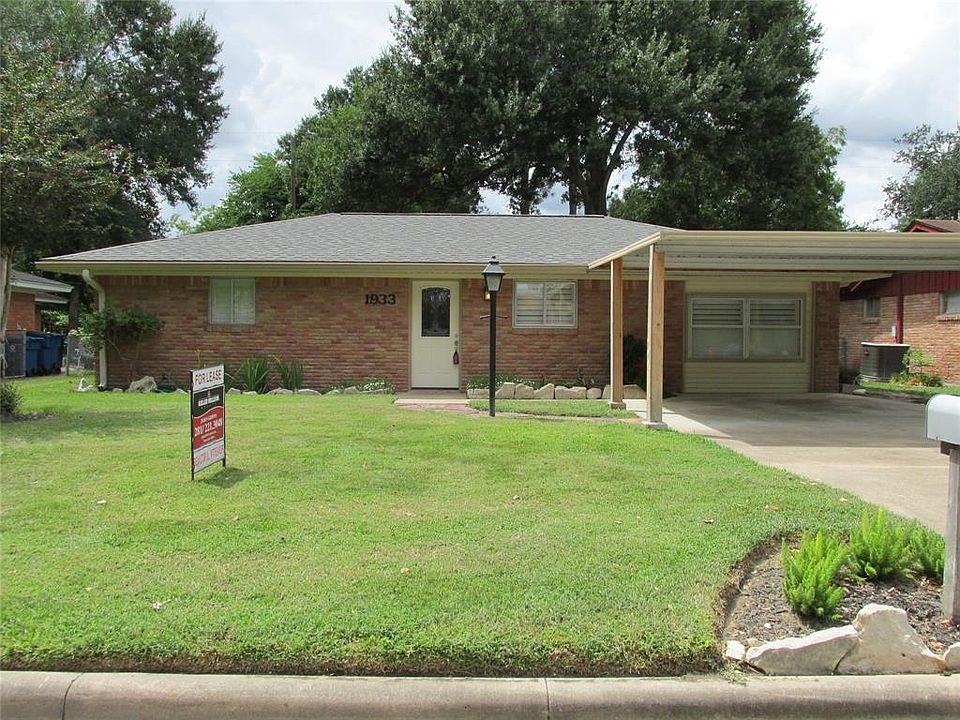 1st image of 1933 Heights Dr