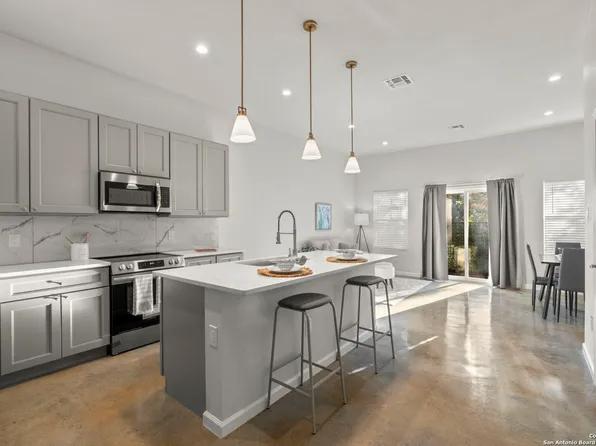 1002 Morningside Dr #4, Terrell Hills, TX 78209