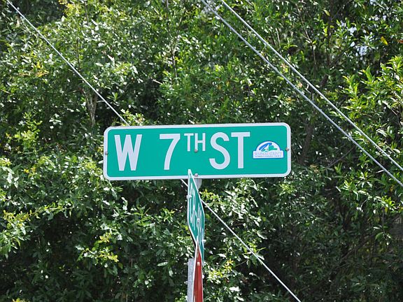 5th image of 225 W 7th St