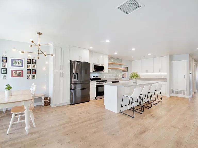 530 Kirtright St — Photo 3