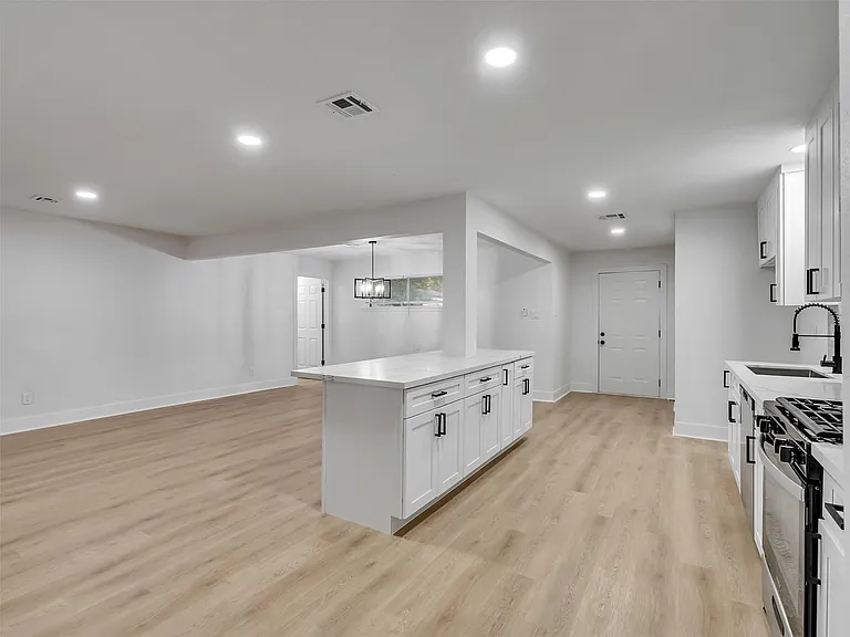 6026 Diamond Ct — Photo 12