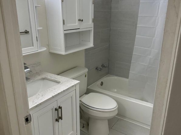 514 N Locust St APT D